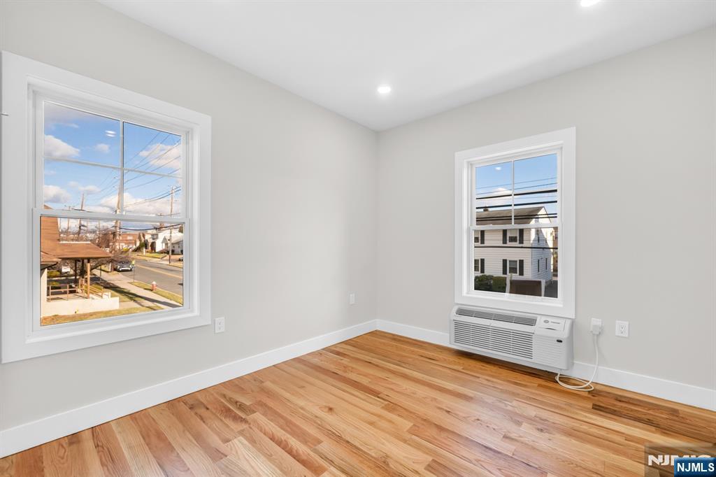 66 Mount Prospect Avenue 15 - Photo 4