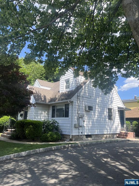 2 Davis Dr, Lodi, NJ 07644