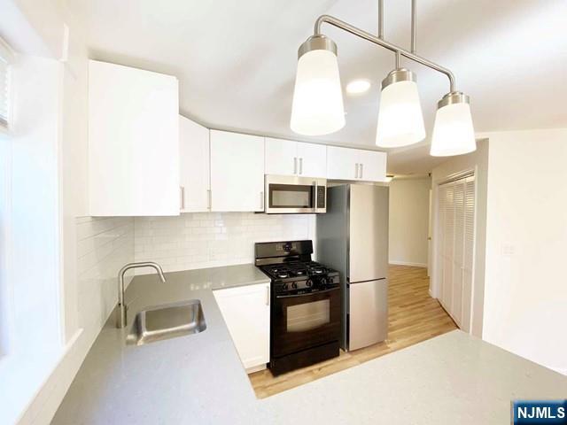 18-22 Engle Street R-18 - Photo 3