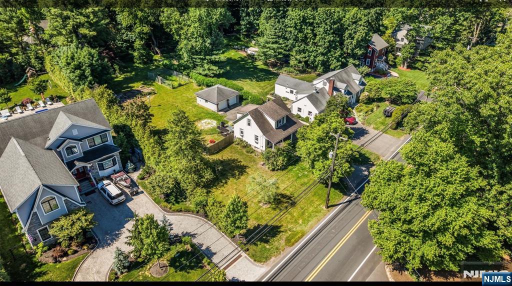 210 Franklin Avenue - Photo 4