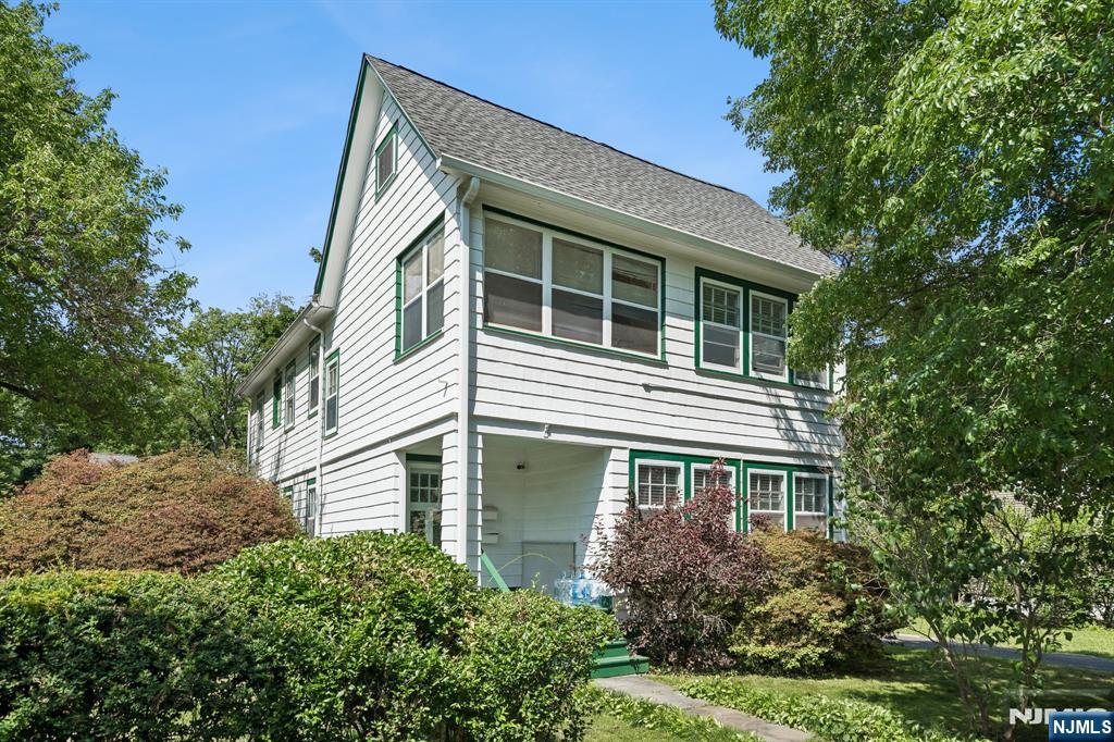 26 Howe Avenue 2 - Photo 2