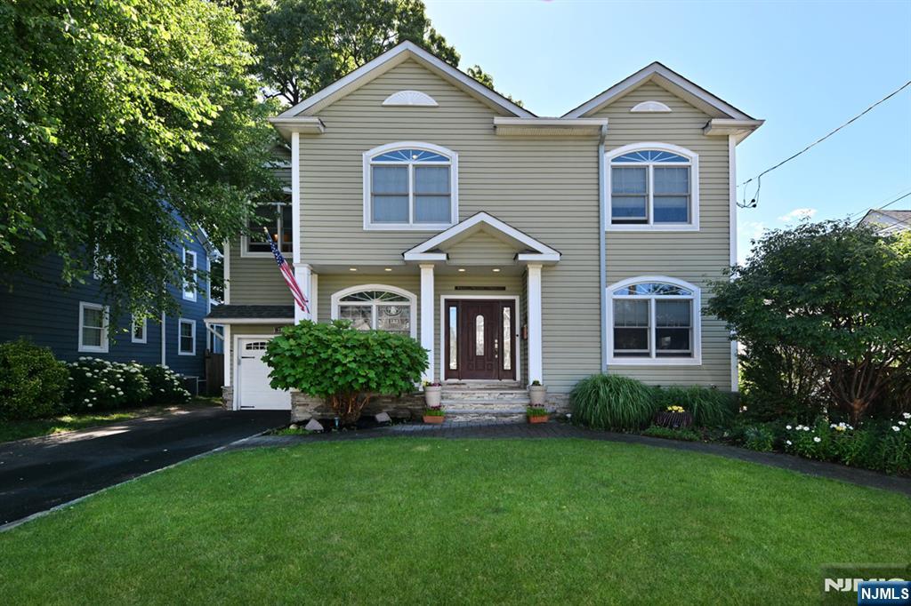 738 Grant Avenue - Photo 1