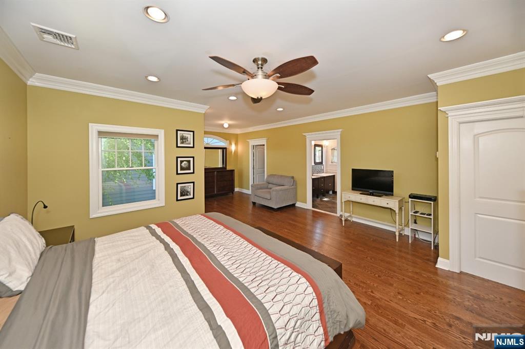 738 Grant Avenue - Photo 4
