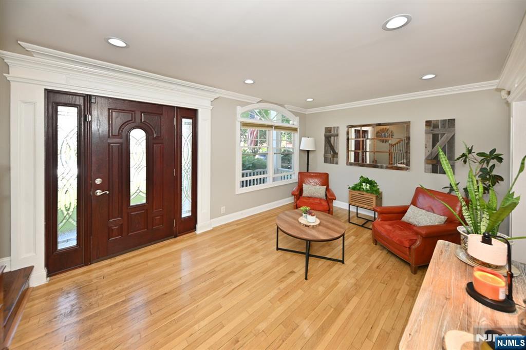 738 Grant Avenue — photo 10