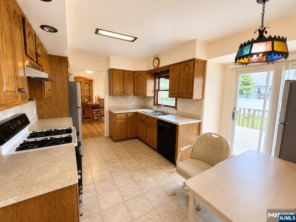 224 Sherwood Avenue - Photo 2