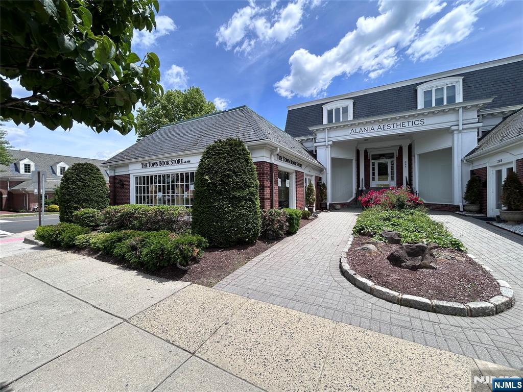 266 E Broad Street - Photo 2