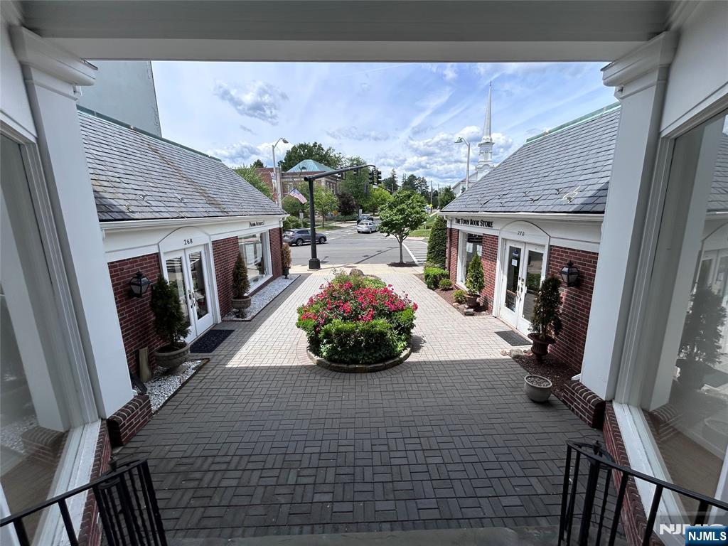266 E Broad Street - Photo 4