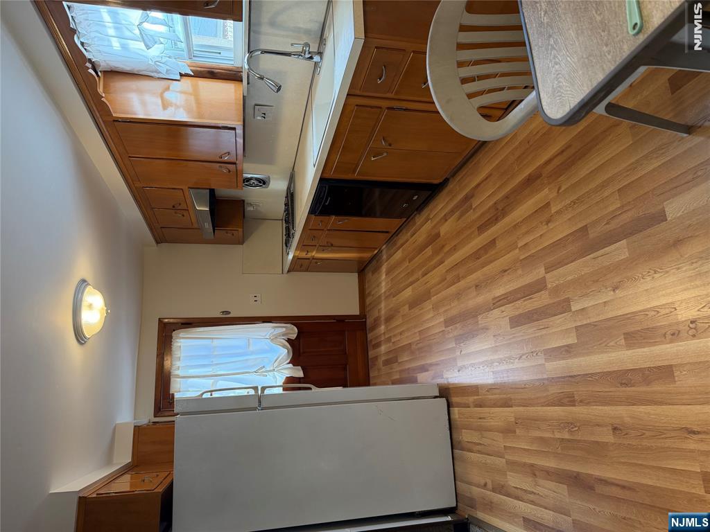 225 Front Street Ground Floor - Photo 2