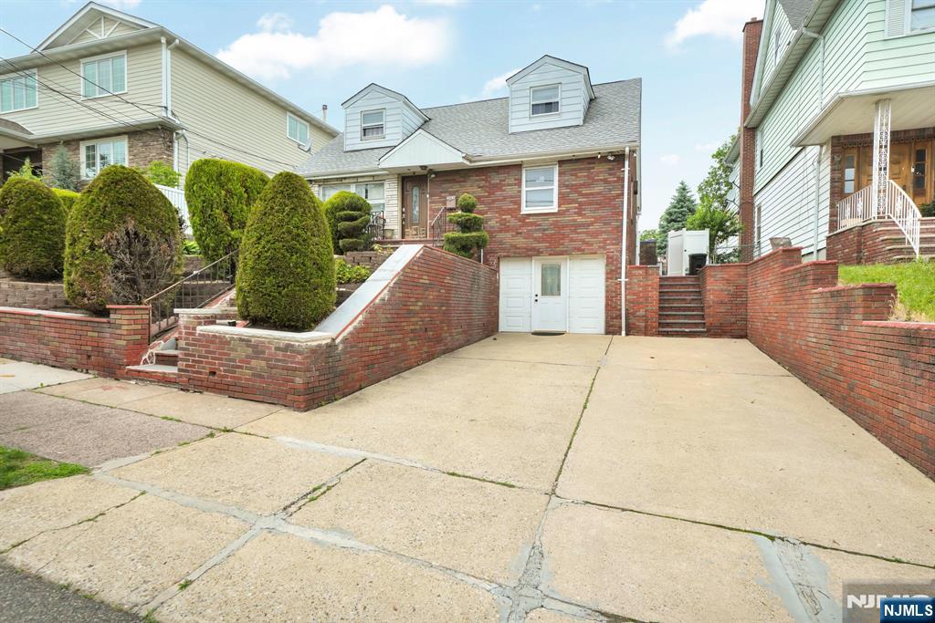 161 Plauderville Avenue - Photo 3