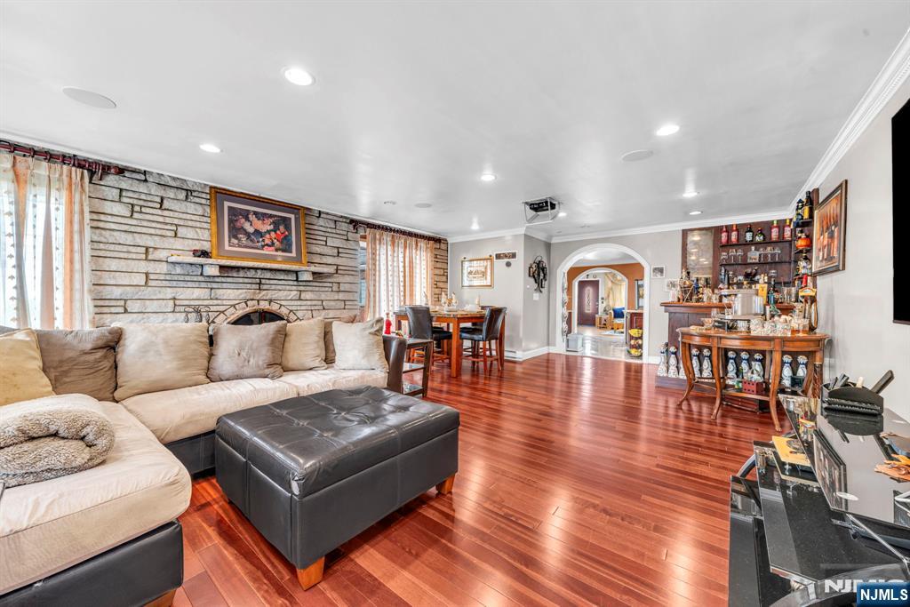 161 Plauderville Avenue - Photo 4