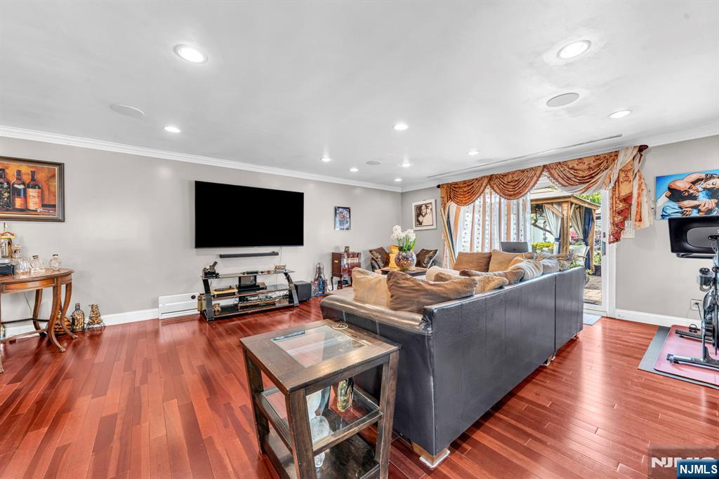 161 Plauderville Avenue - Photo 5
