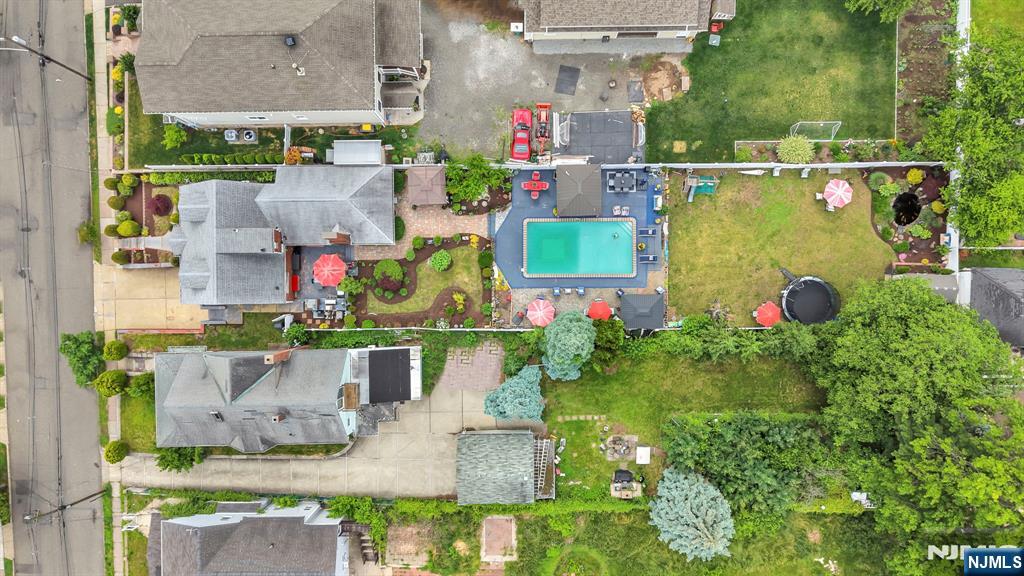 161 Plauderville Avenue