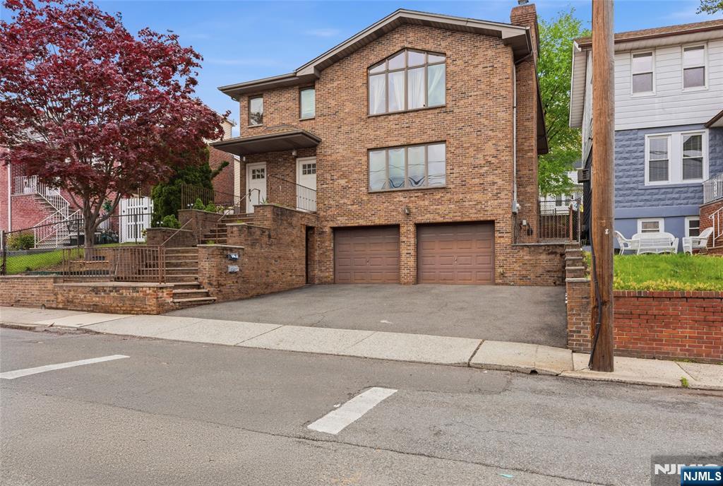 767 Kingsland Avenue - Photo 1