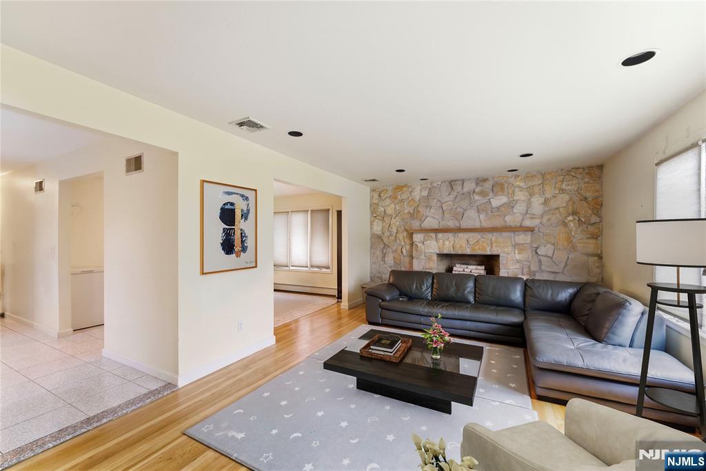 767 Kingsland Avenue - Photo 2