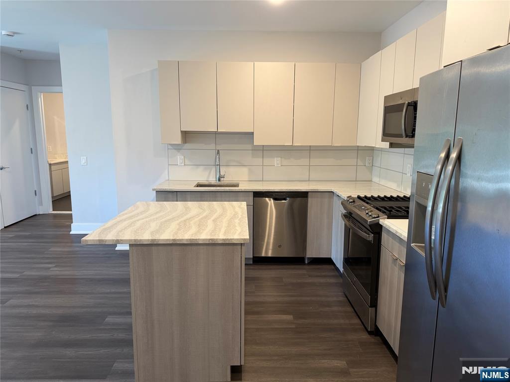 2301 Lemoine Avenue 402 - Photo 4