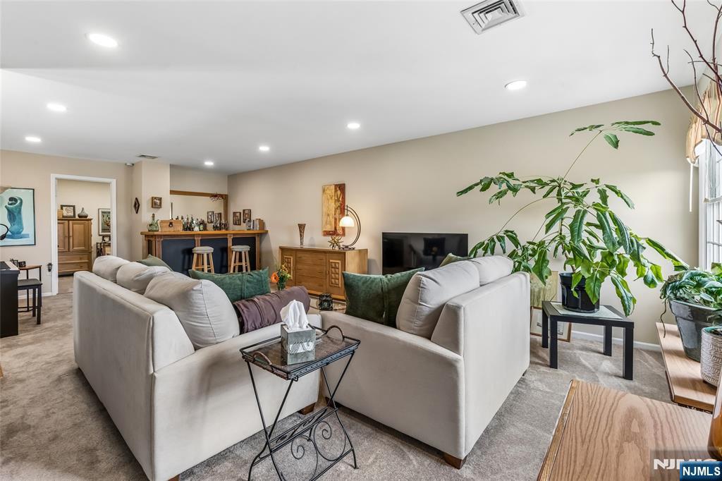 8 Quartz Lane, Paterson, NJ 07501 Listing Photo  18