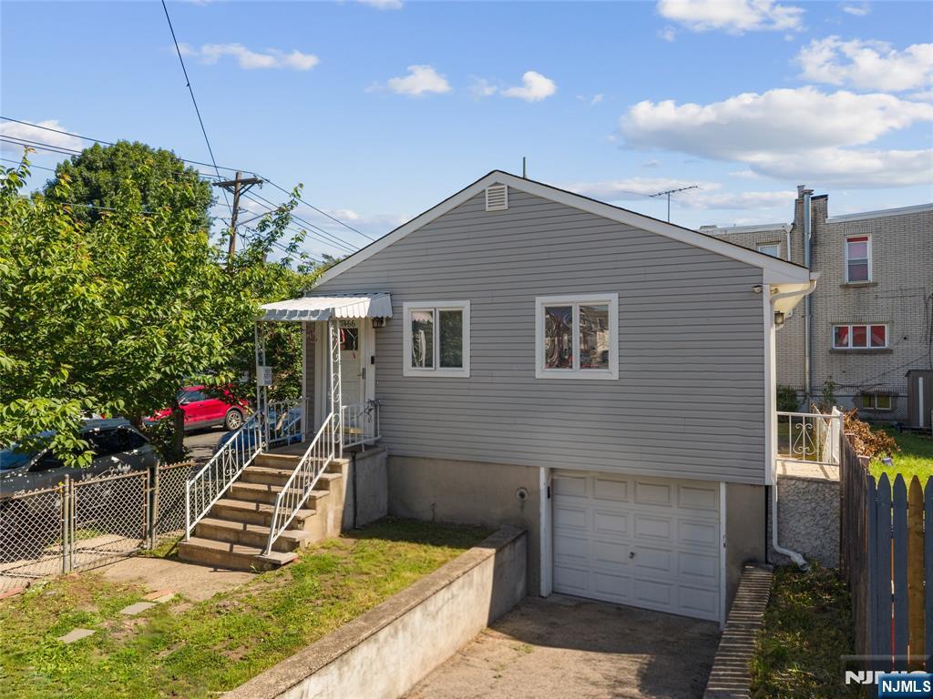 1466 44th Street - Photo 4