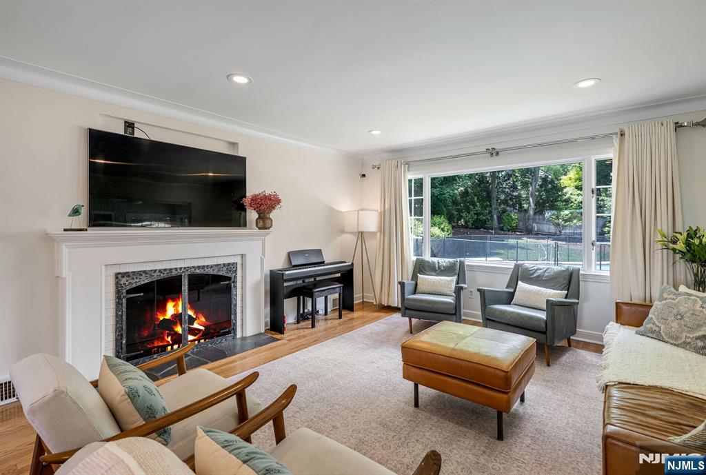 496 Lincoln Avenue - Photo 3