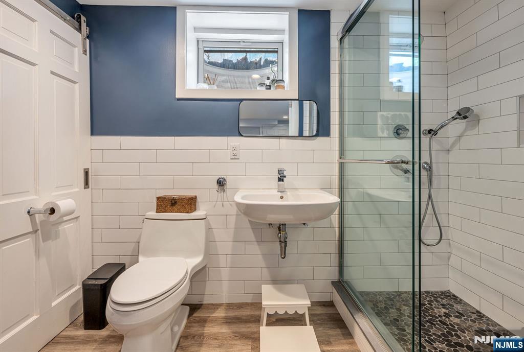 Lower Level Full Bath