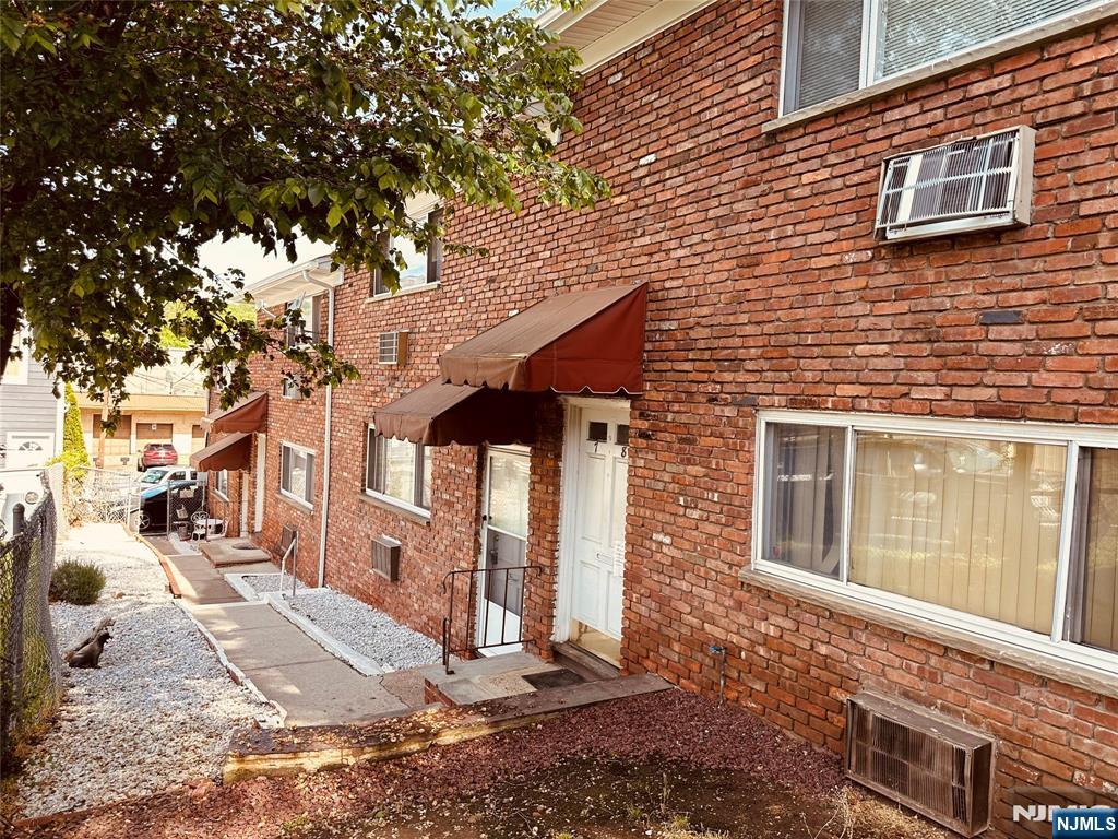 162 Spring Street 4 - Photo 1