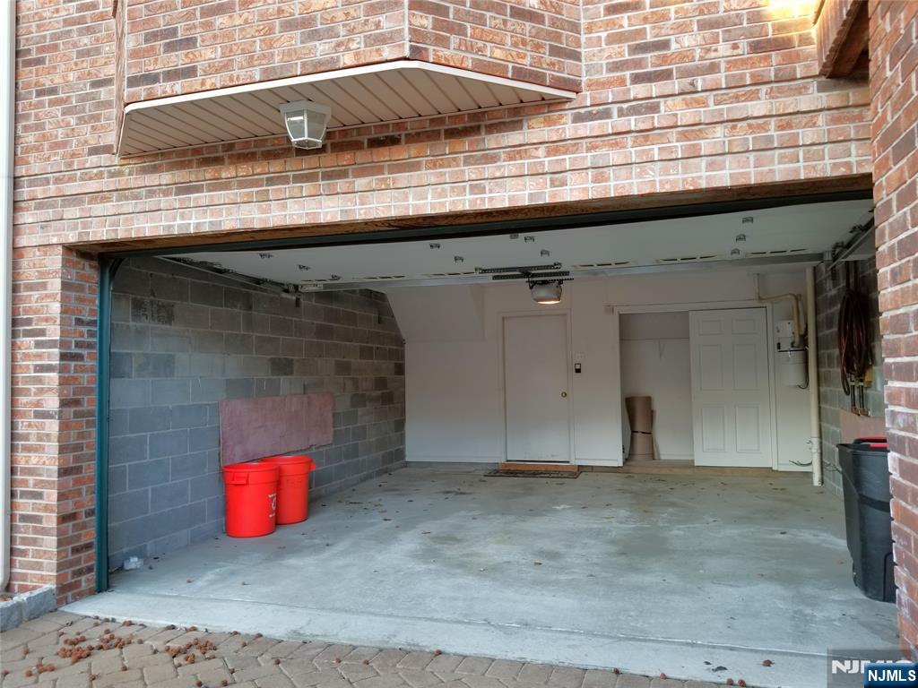 393 Washington Avenue — photo 27