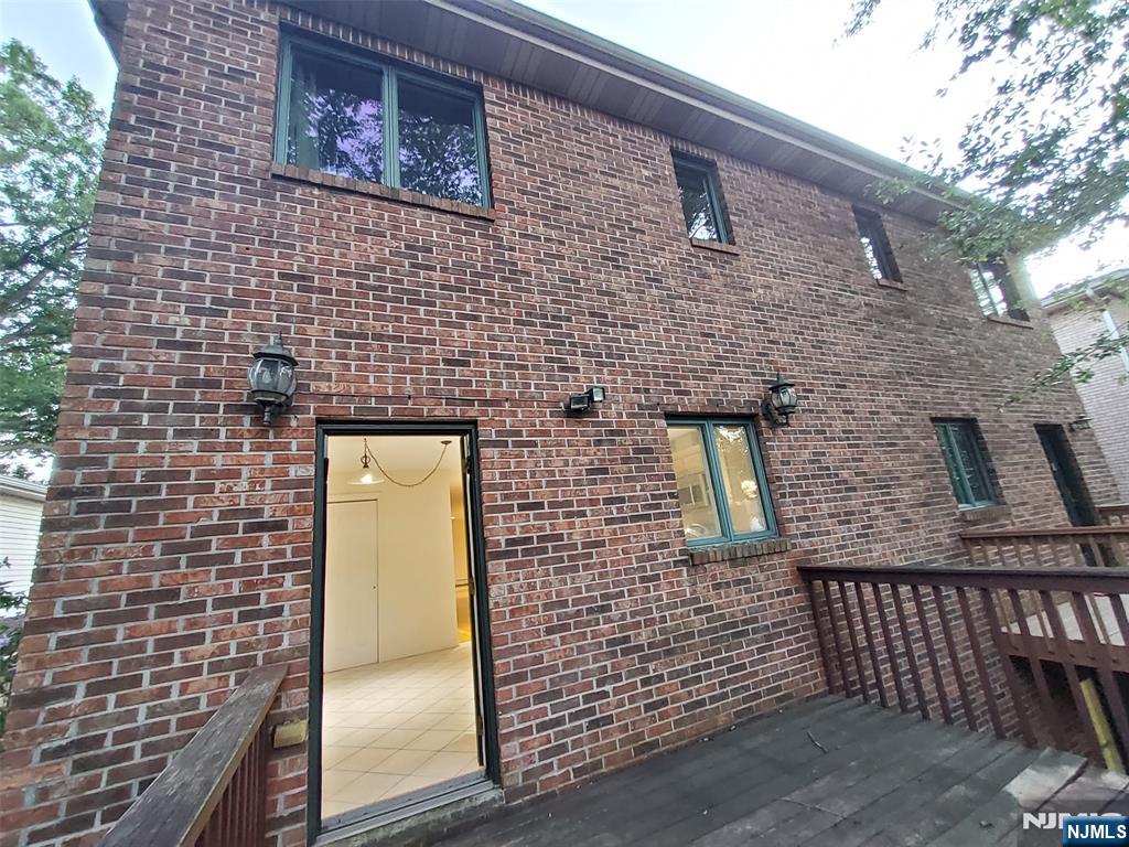 393 Washington Avenue — photo 28
