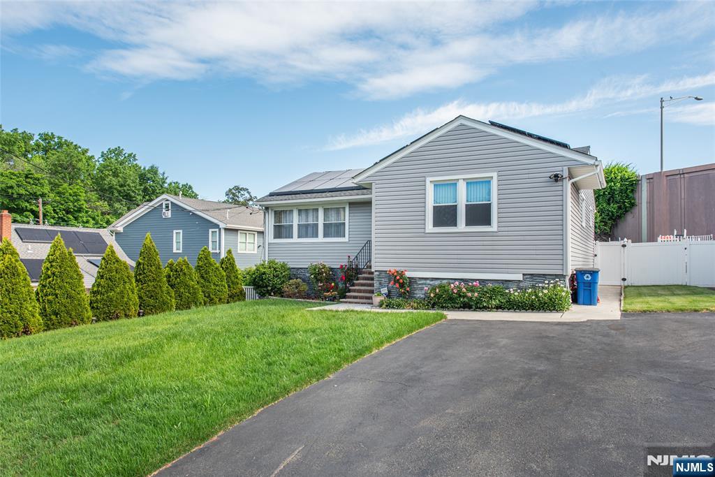 11 Hansen Street - Photo 2