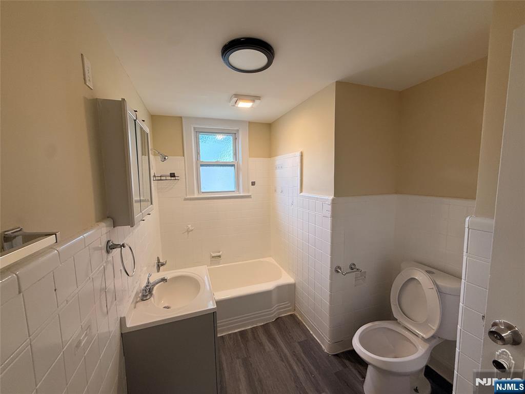 17 Westview Terrace, Teaneck, NJ 07666 Listing Photo  7