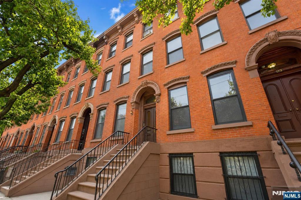 171 Grand Street - Photo 2