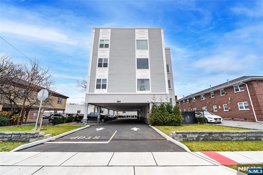 387 Park Street 302 - Photo 1