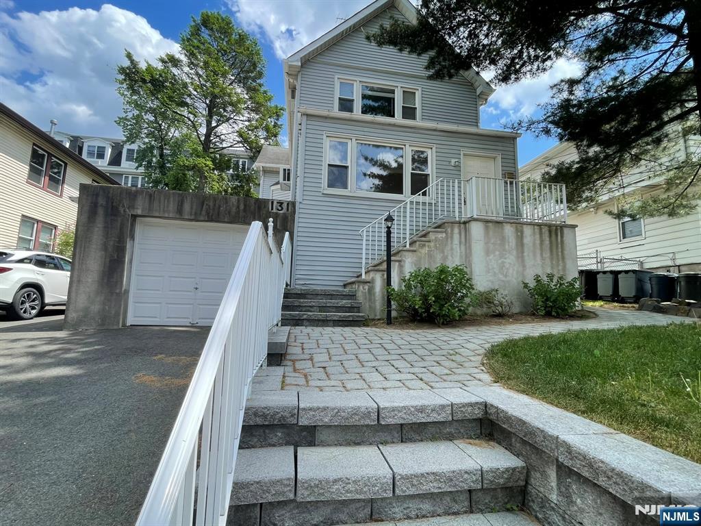 131 Irving Street - Photo 3