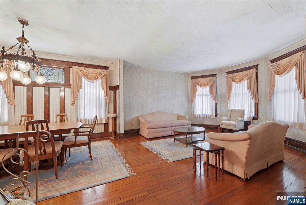 31 Division Avenue - Photo 3