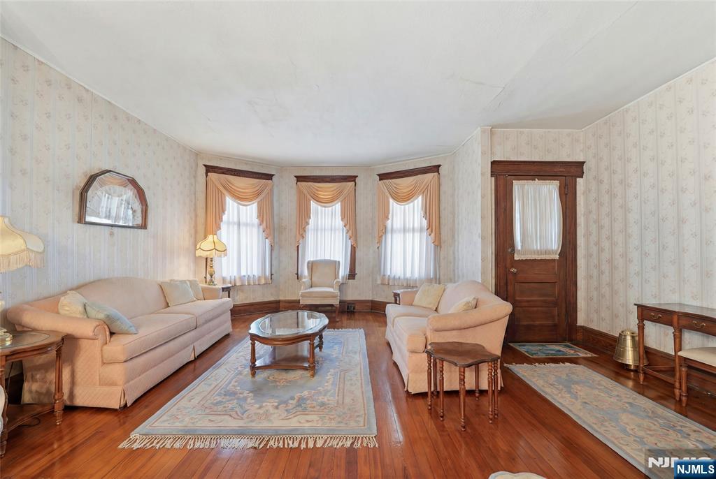31 Division Avenue - Photo 4