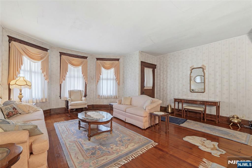 31 Division Avenue - Photo 5