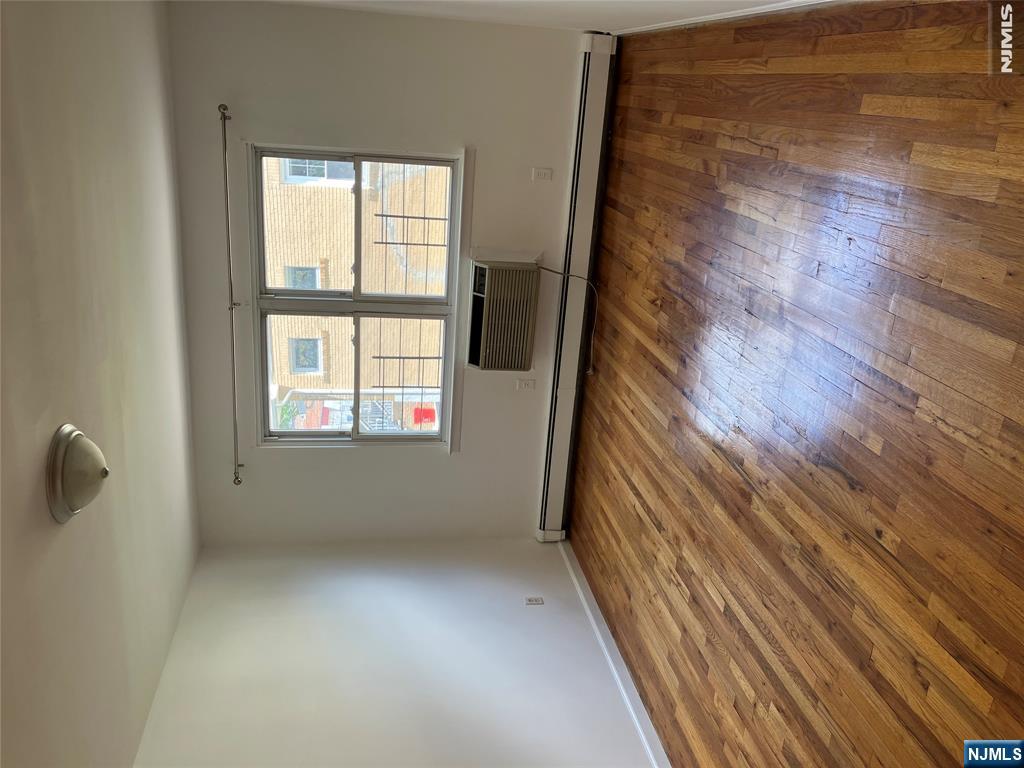 154 Rothwell Avenue 2B - Photo 2