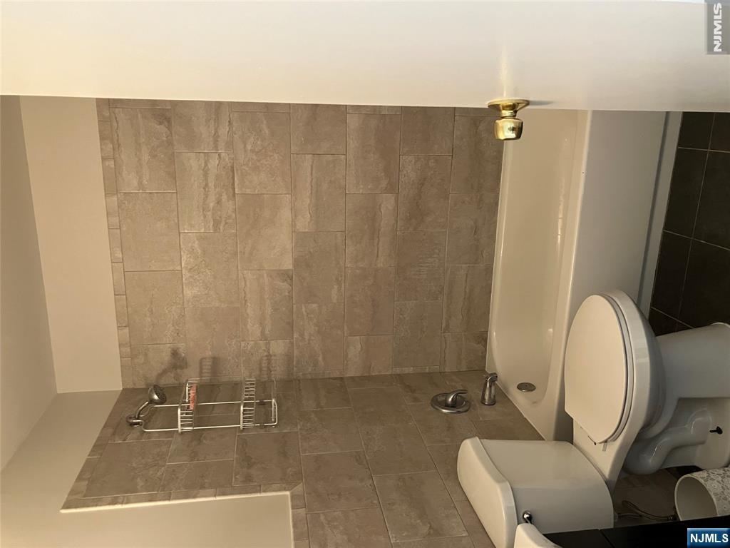 154 Rothwell Avenue 2B - Photo 4