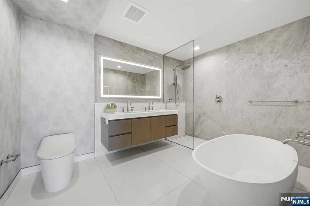 320 Adolphus Avenue #219