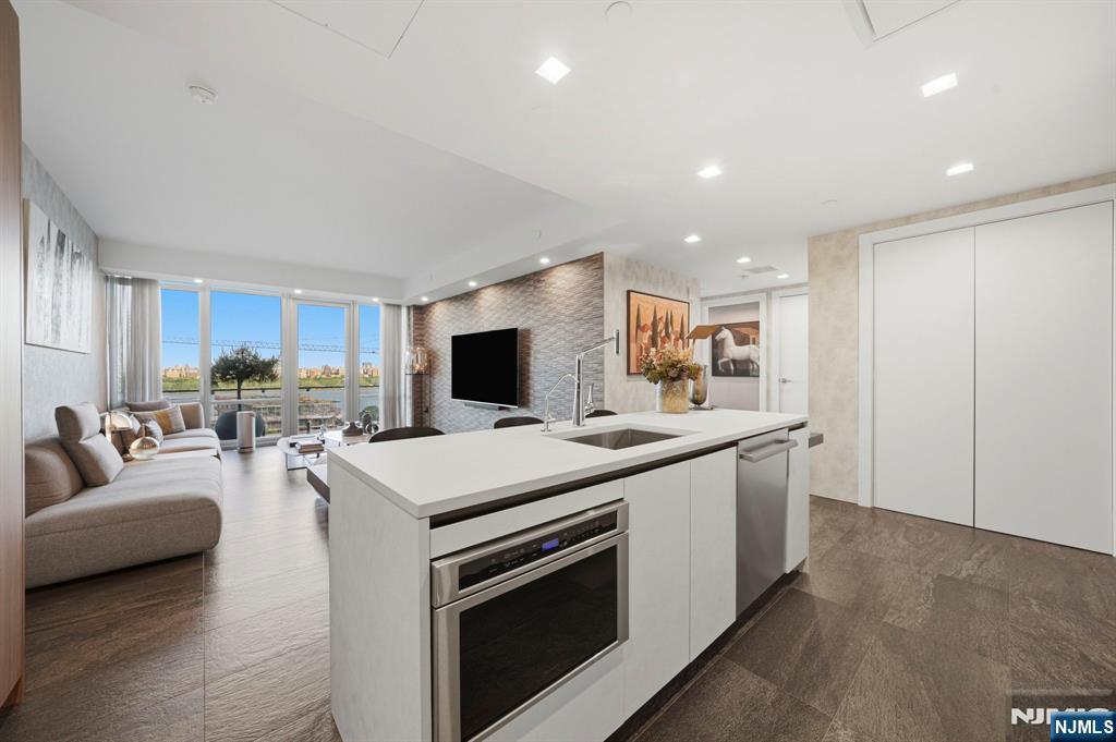 320 Adolphus Avenue #219