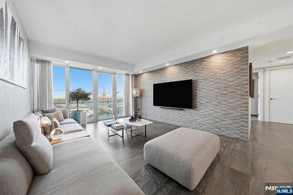 320 Adolphus Avenue #219
