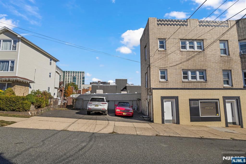 647 Anderson Avenue — photo 7
