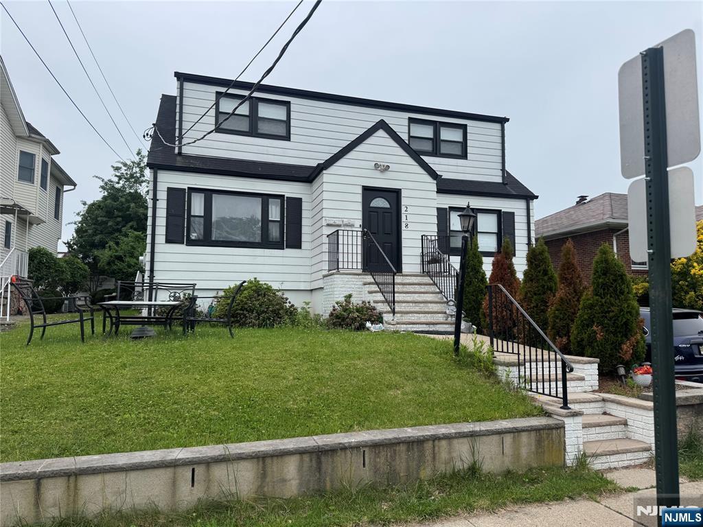 218 Bell Avenue - Photo 1