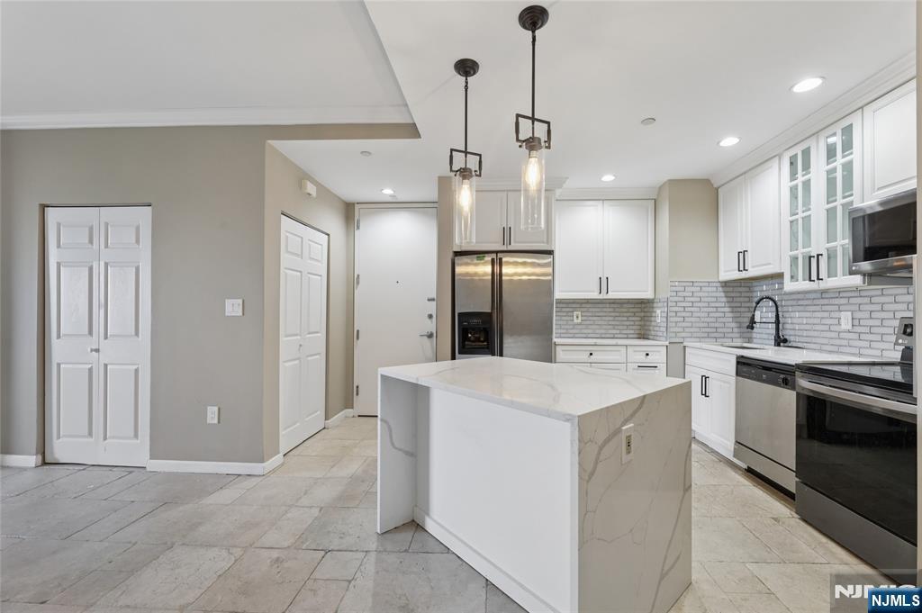 Homes for sale in Palisades Park, NJ | 399 11Th St #403, Palisades Park, NJ 07650 | MLS# 26020256