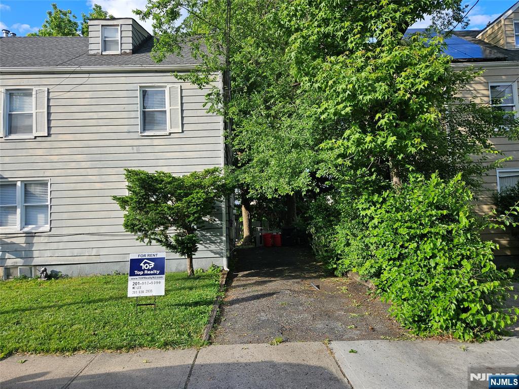 281 Marion Ave, Cliffside Park, NJ 07010
