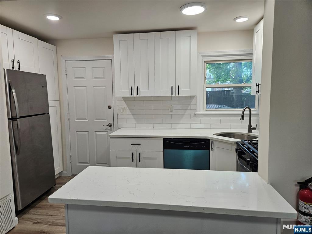 281 Marion Avenue - Photo 3
