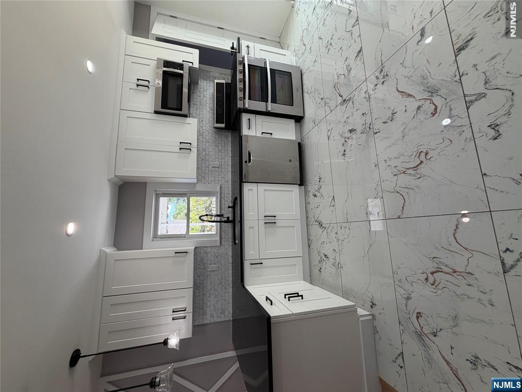 910 Roanoke Avenue - Photo 4