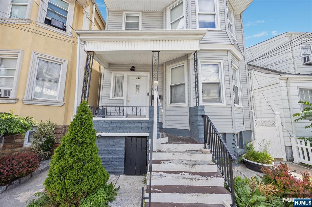 196 Windsor Street - Photo 3