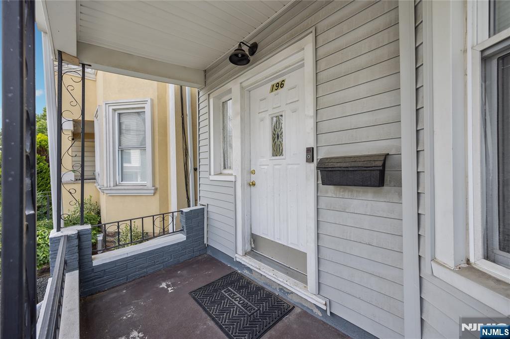 196 Windsor Street - Photo 4