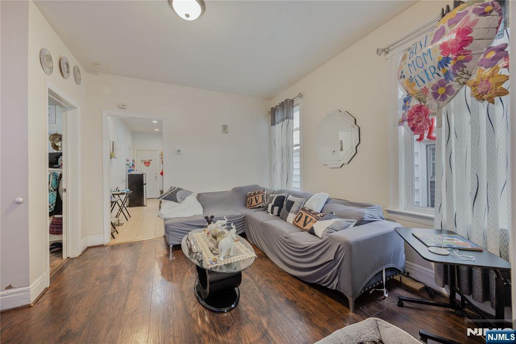 196 Windsor Street - Photo 5