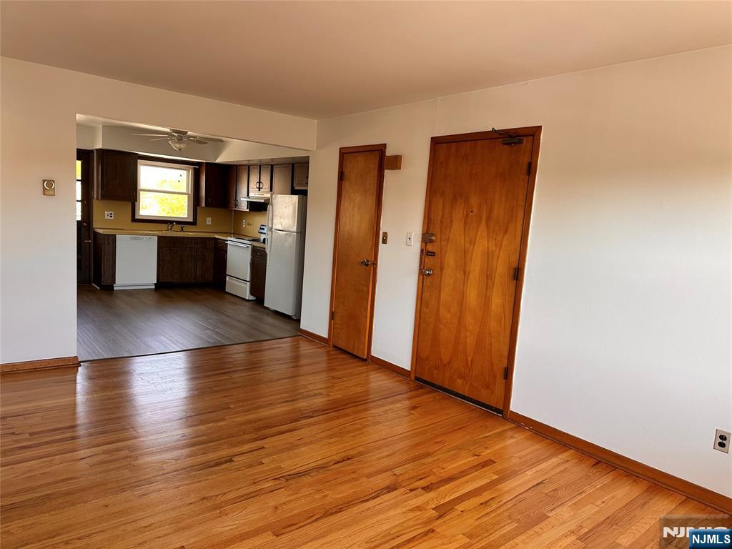 333 Green Avenue 6 - Photo 4