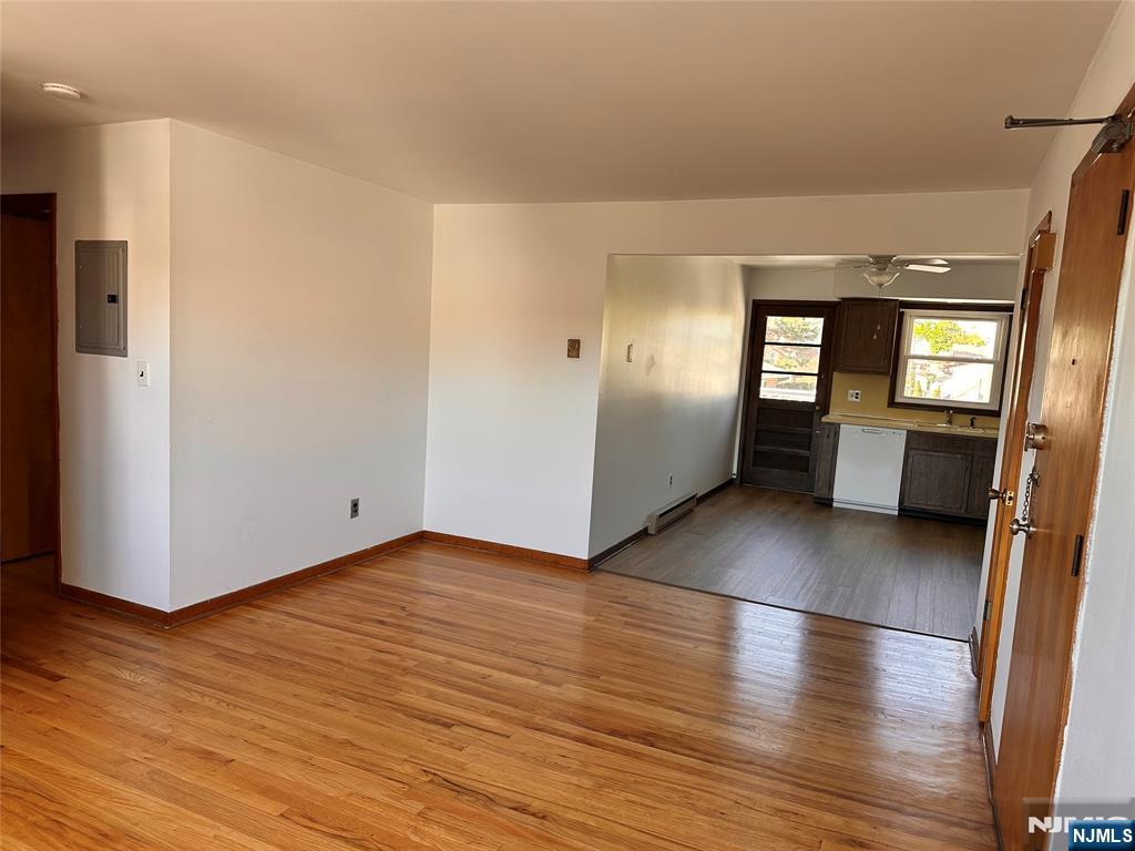 333 Green Avenue 6 - Photo 5